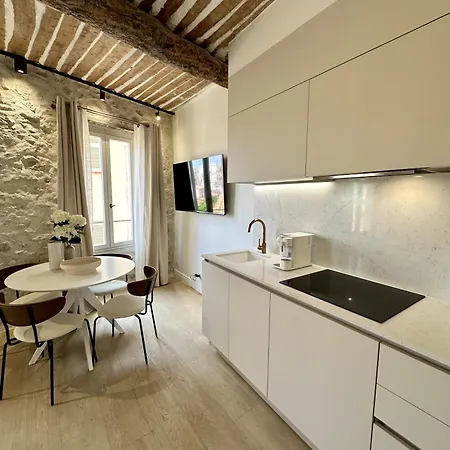 New Charming Old Town Apartment
