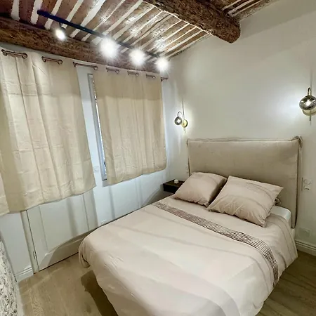 New Charming Old Town Apartment *