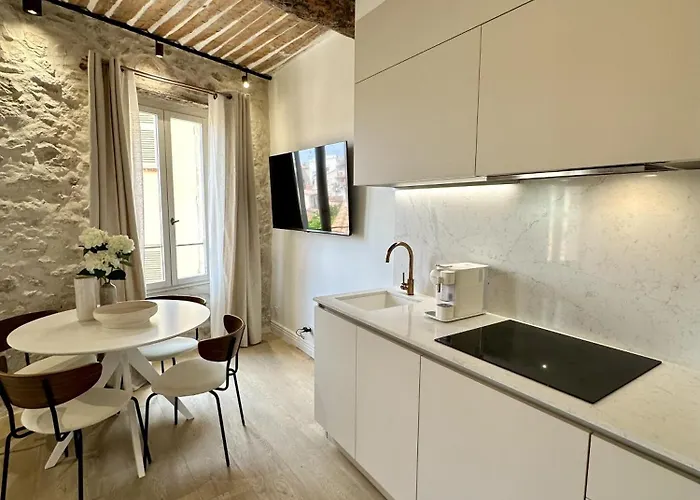 New Charming Old Town 公寓